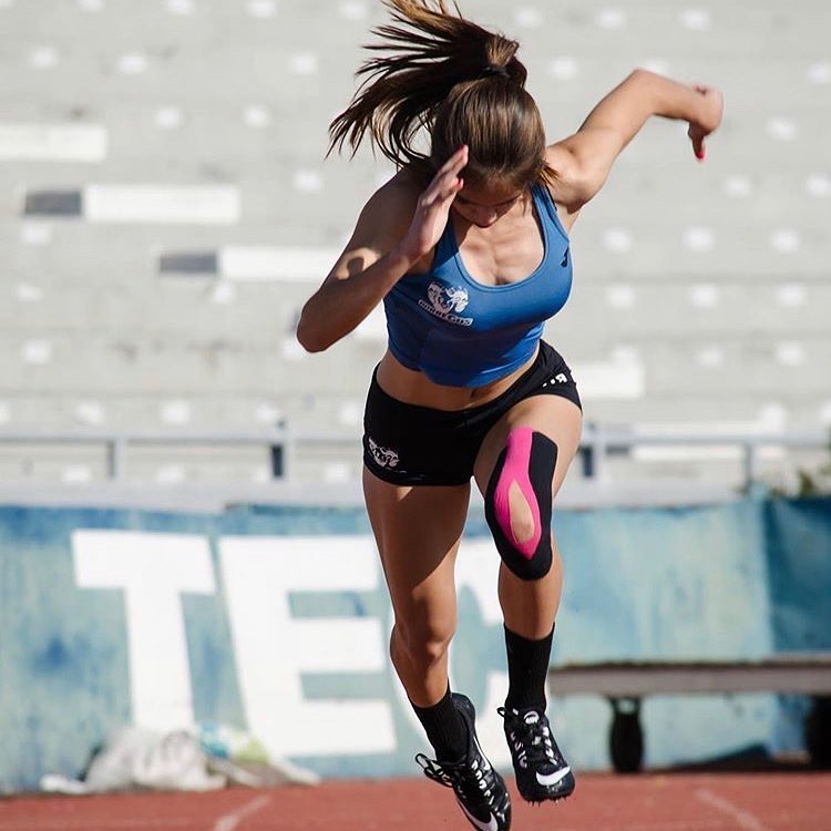 Woman Sprinting with d3 tape supporting her knee